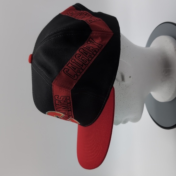 The Game| NWOT Vintage NHL Calgary Flames Black Sports Cap Snap Back Green Brim - Picture 5 of 11